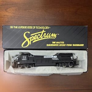 Bachmann Spectrum Norfolk Southern HO Scale Diesel Locomotive Model Train (New)